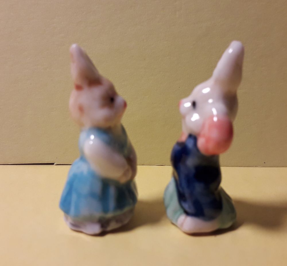 Vintage : lot de 2 f&egrave;ves : th&egrave;me lapin 