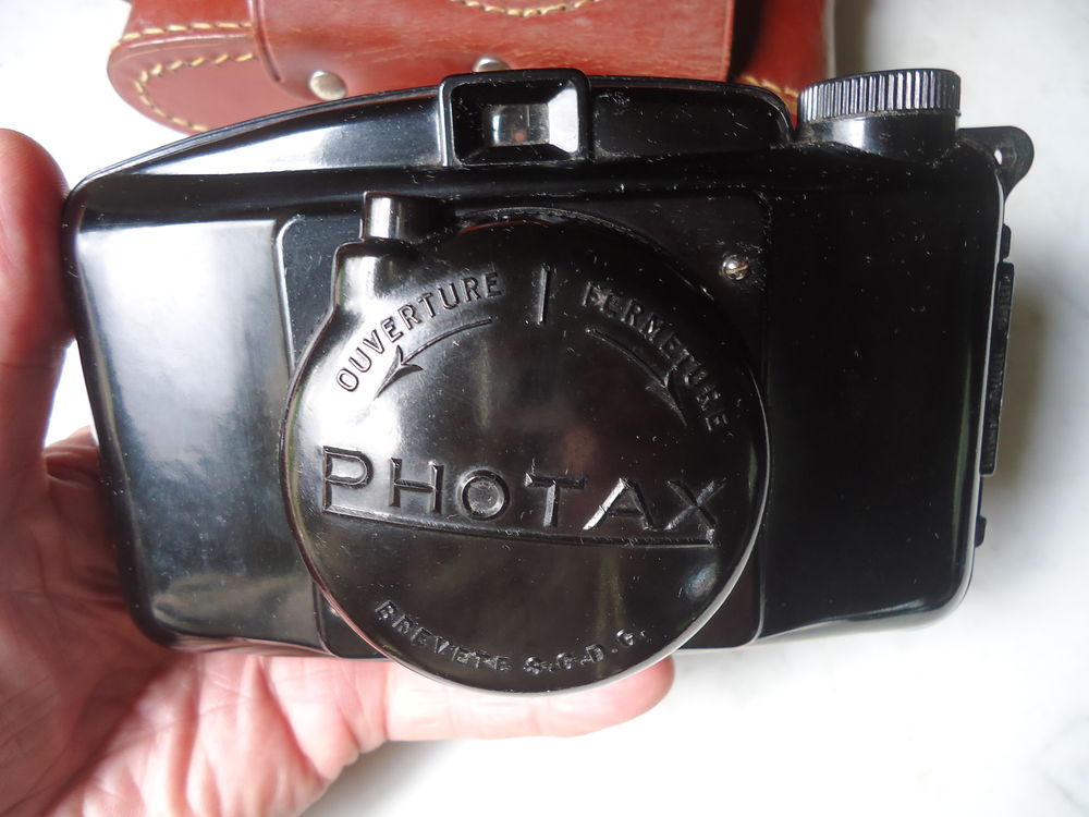 Ancien appareil photo en m&eacute;lamine Photax !
Photos/Video/TV