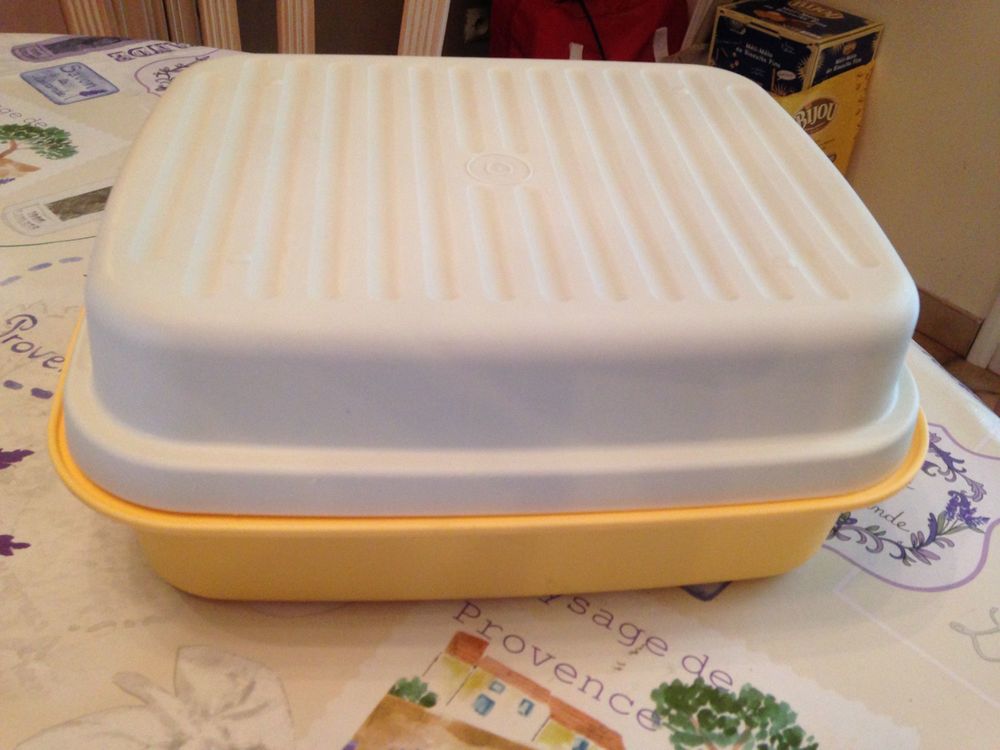 Grande bo&icirc;te &agrave; pain 2,5 litres Tupperware. Cuisine