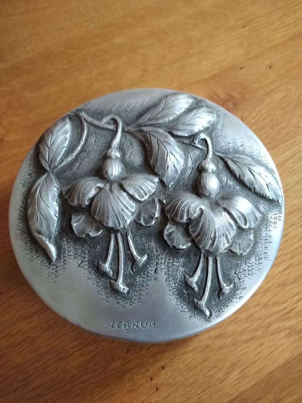 Ancienne bo&icirc;te bonbonni&egrave;re sign&eacute;e Lebrun D�coration