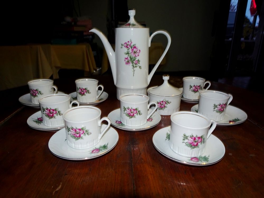 Service caf&eacute; th&eacute; 8 tasses sous tasses sucrier motif fleur Décoration