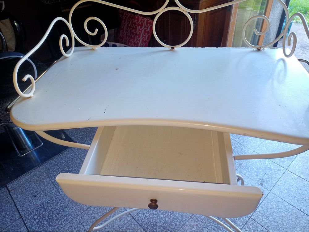 Coiffeuse retro .
Meubles