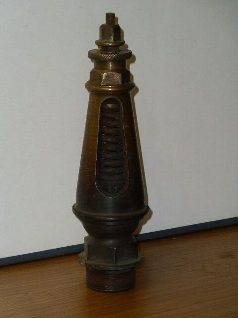 Soupape de scurit de machine  vapeur rep A 10290 Marcilly-le-hayer