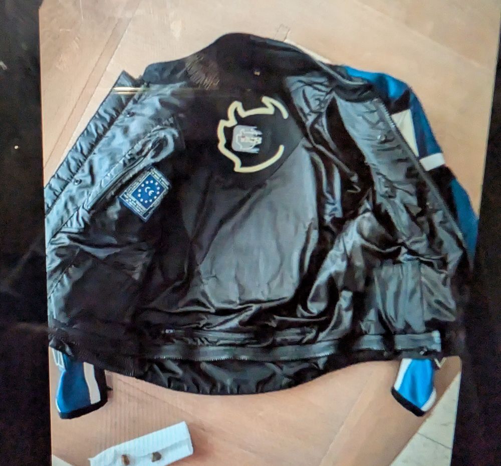 Blouson de moto cuir marque IXS Vêtements