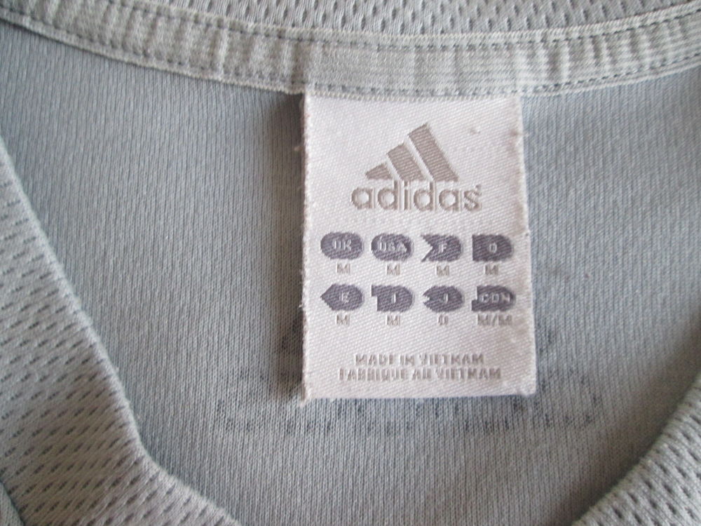 Tee-shirt Adidas Col V taille M Vêtements