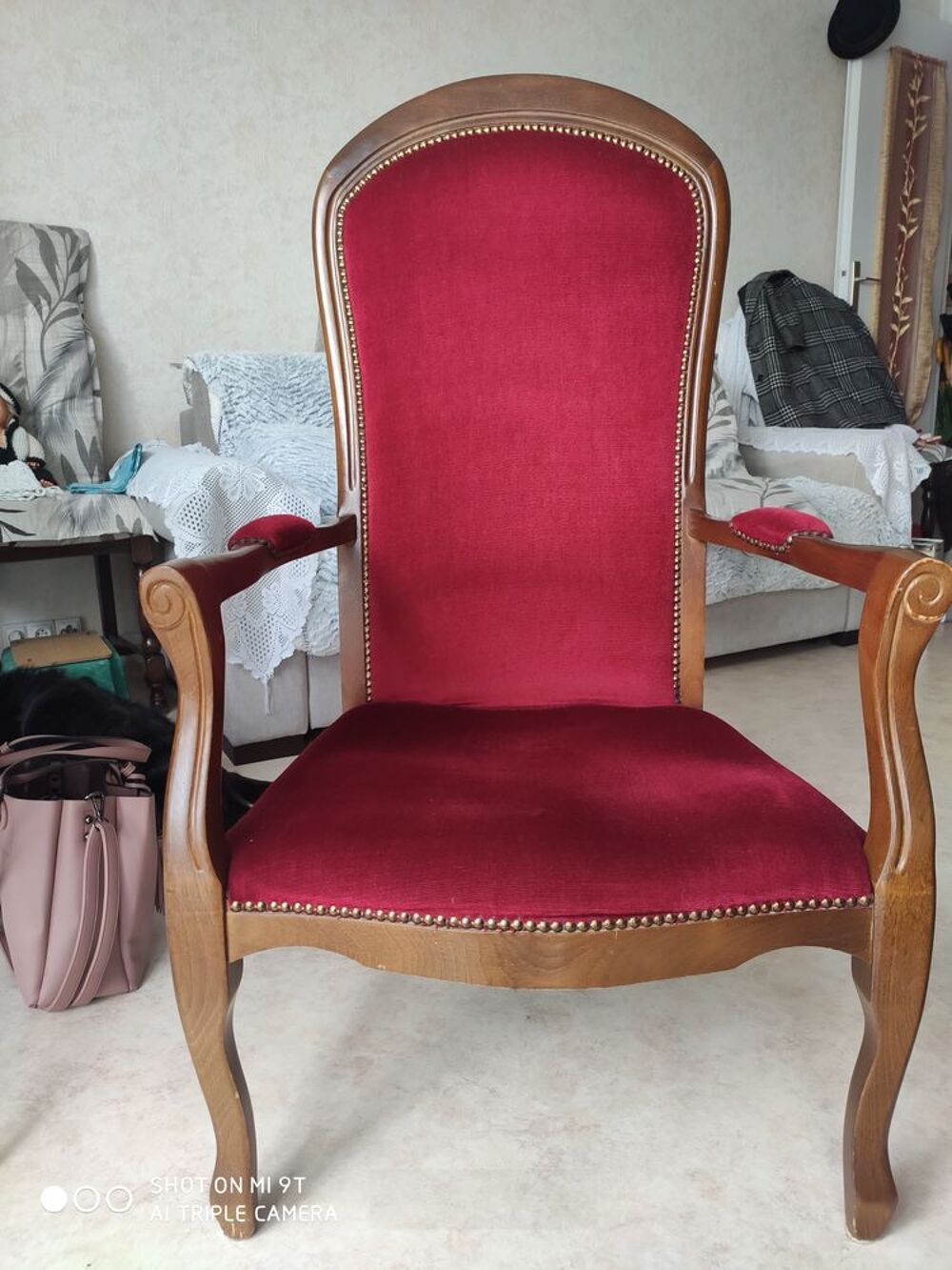Chaise richelieu rouge tr&egrave;s bon &eacute;tat Meubles