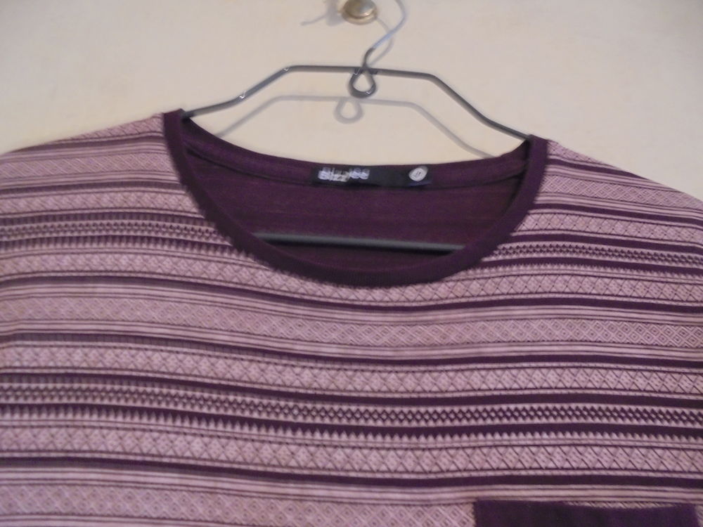 Tee-shirt ray&eacute; poche Bizzbee (93) Vêtements