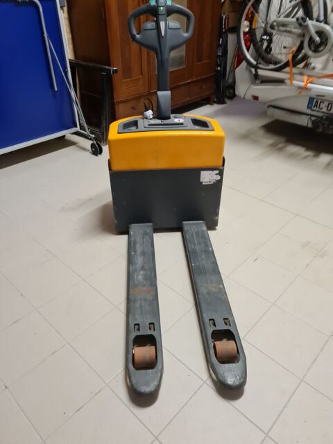 Transpalette �lectrique Saint-Julien-des-Landes (85)