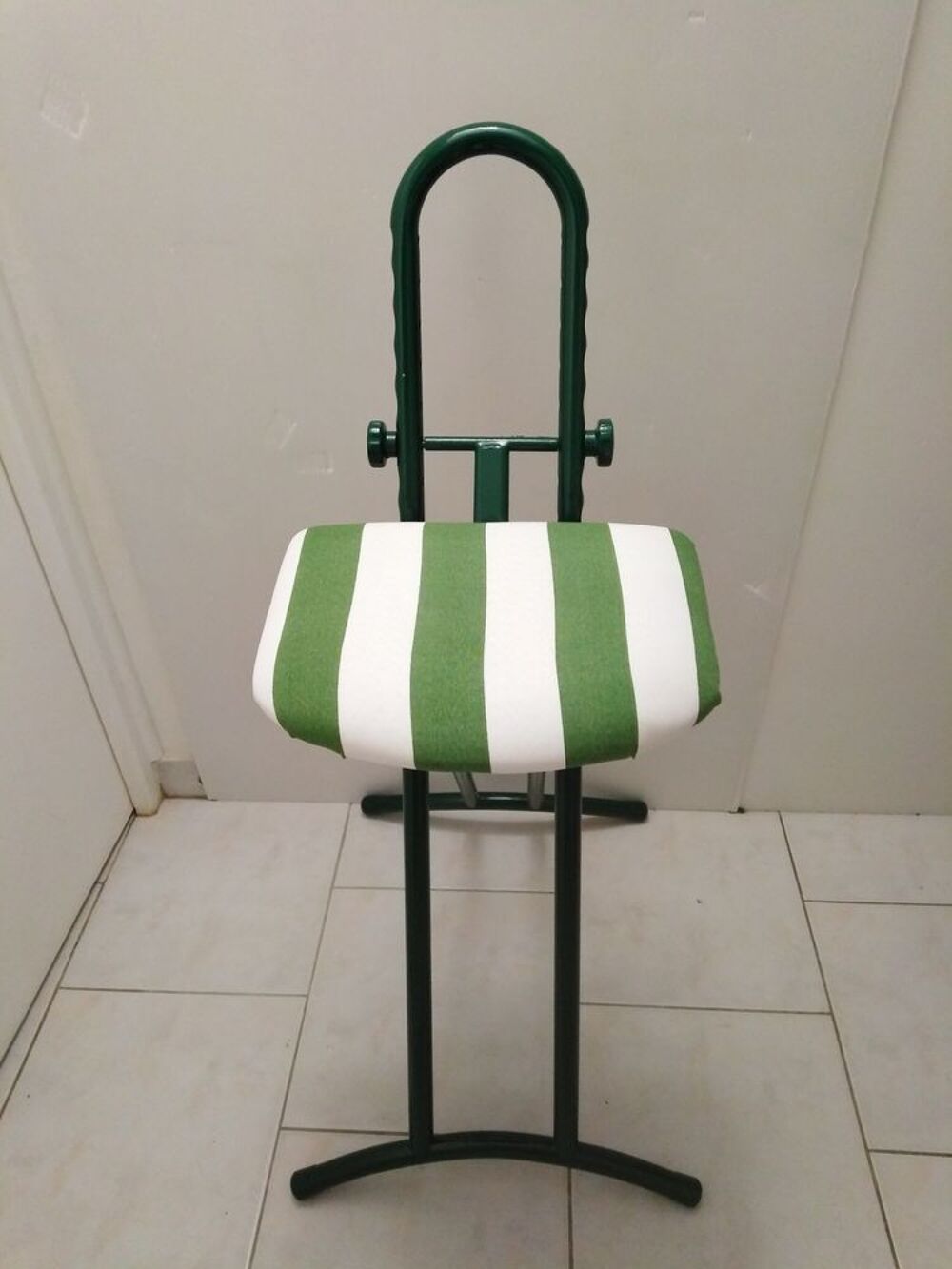 CHAISE POUR REPASSER
Meubles