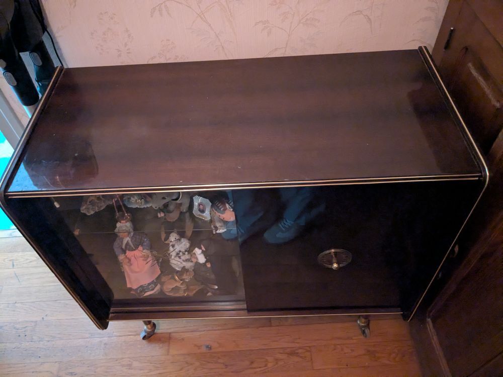 Meuble vitrine sur roulette Meubles