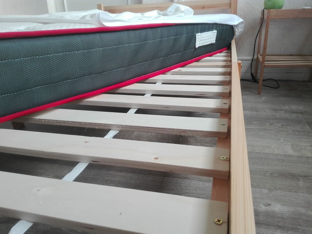 Cadre Lit Bois + Matelas Memory Foam 
Meubles