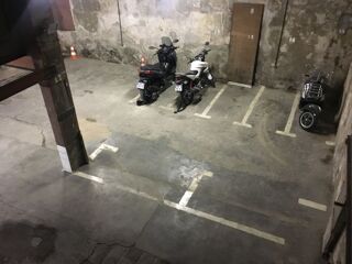  Parking / Garage  louer 2 m