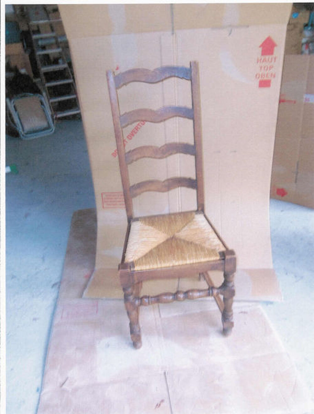 table ch&egrave;ne fonc&eacute; massif + 6 chaises paill&eacute;es Meubles