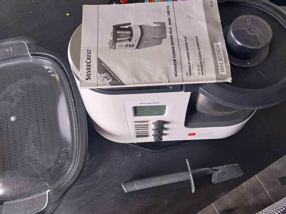 Robot cuisine utilis&eacute; seulement 4 fois. Tr&egrave;s bon &eacute;tat Electroménager