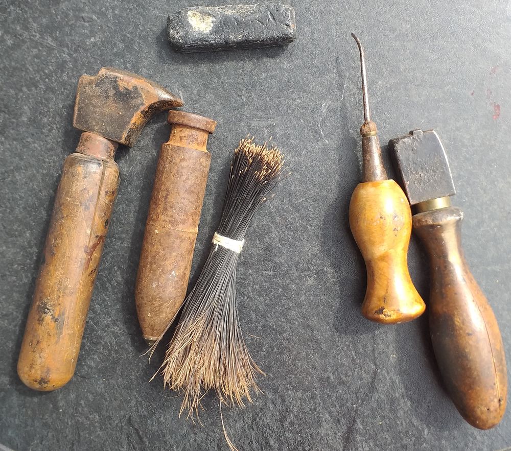 Tr&egrave;s anciens outils de cordonnier / bourrelier Bricolage