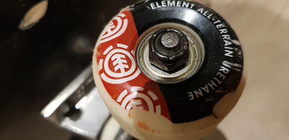 Skateboard Element-tr&egrave;s bon &eacute;tat-peu utilis&eacute; Sports
