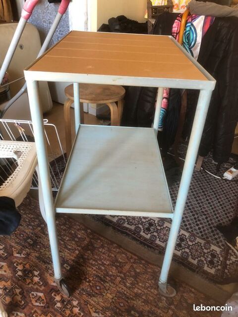 Table �tag�re en m�tal avec roulette 30 Ivry-sur-Seine (94)