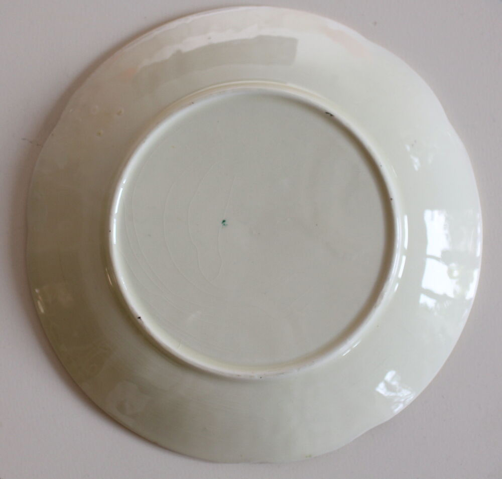 Assiette plate ancienne barbotine Onnaing, d&eacute;cor de fraises Cuisine