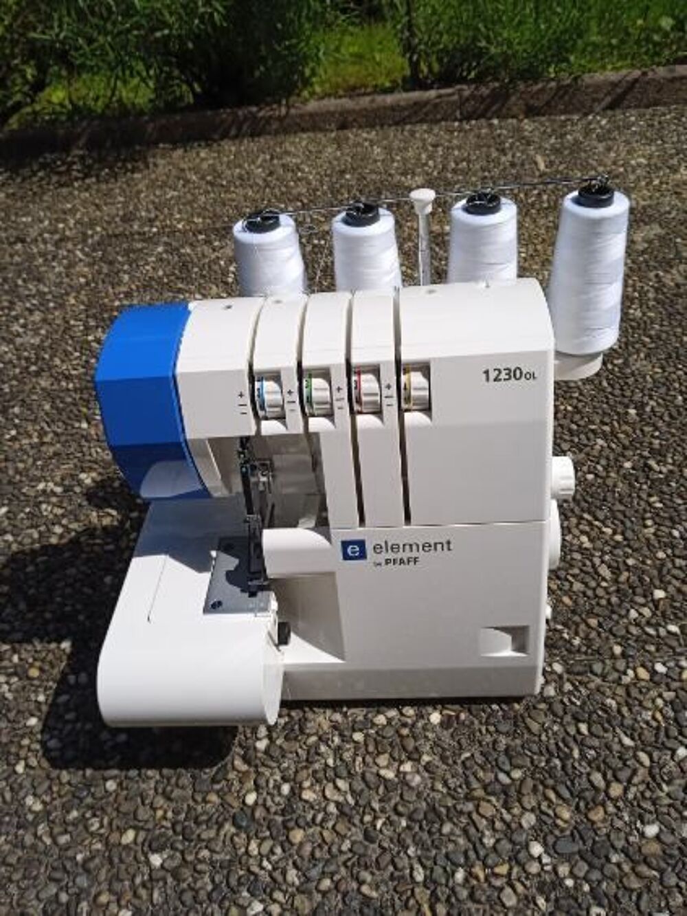 Offre int&eacute;ressante surjeteuse Pfaff Electroménager