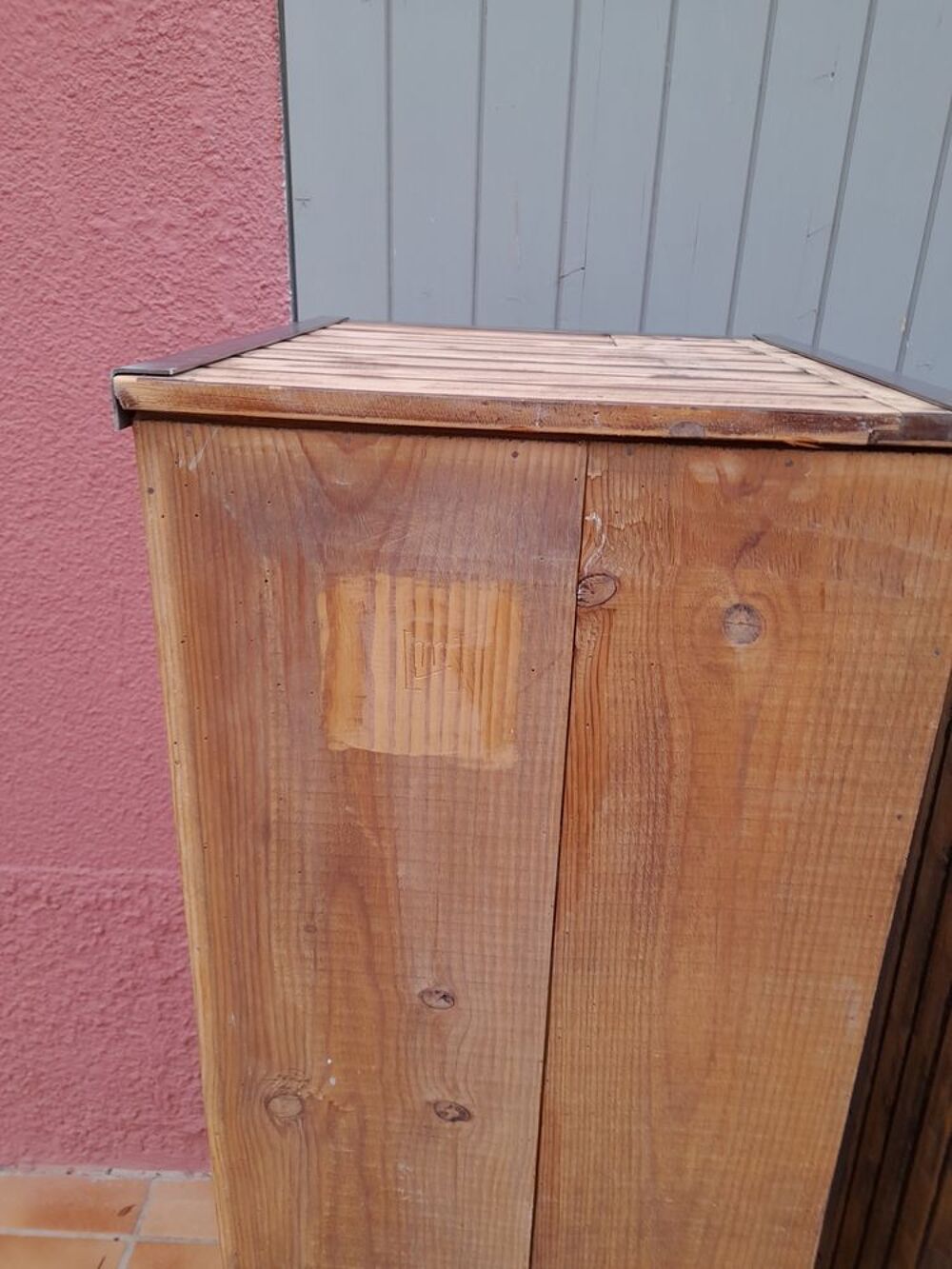 2 colonnes de rangement brutalistes
Meubles