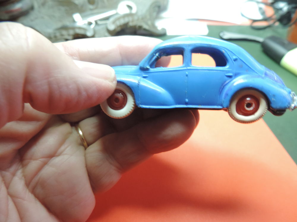 NOREV - 4 cv - RENAULT - Echelle : 1/43 &egrave;me.
