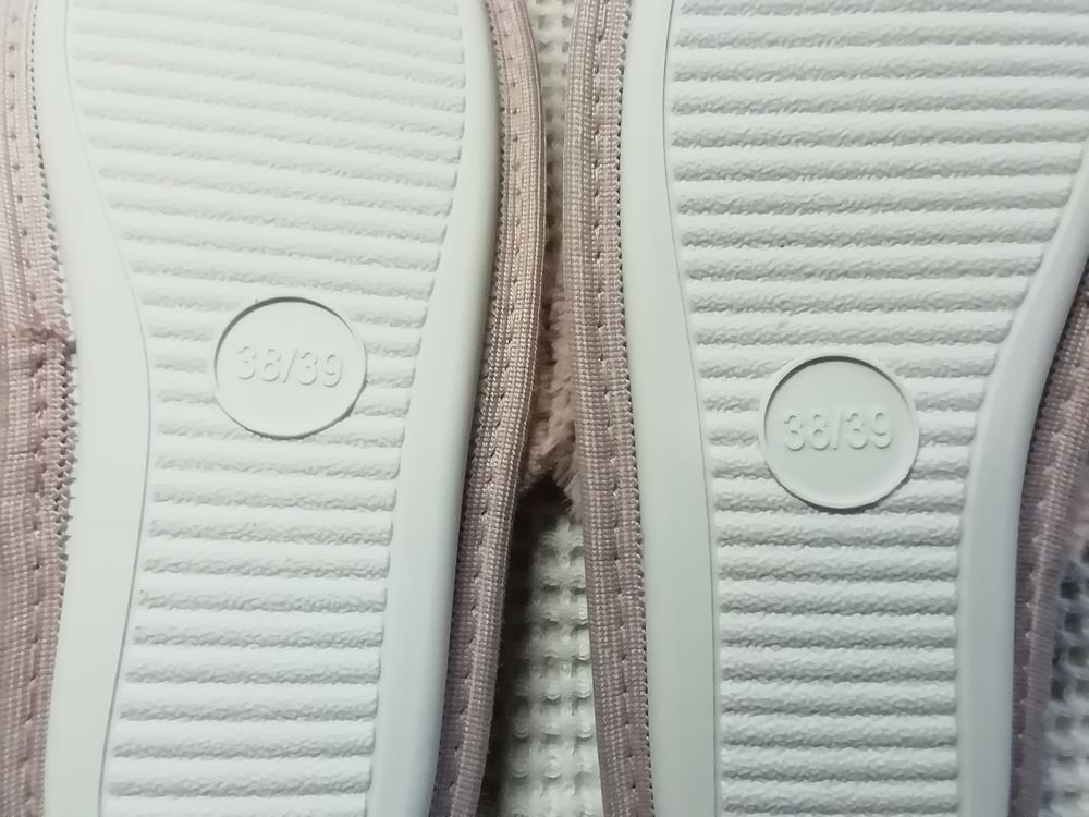 Chaussons fourr&eacute;s neufs 38 /39 rose Chaussures