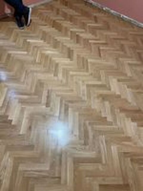   Peinture, Pose de parquet, menuiserie & cuisine sur mesure ? 