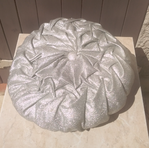 Coussin 35 cm de diam�tre argent� 2 Roquefort-les-Pins (06)