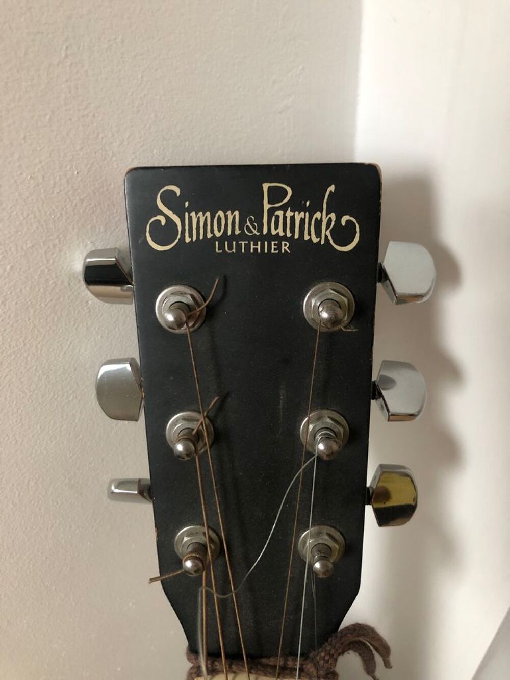 une guitare Instruments de musique