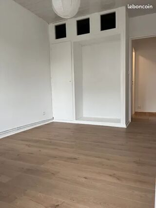  Appartement à louer 4 pièces 75 m²