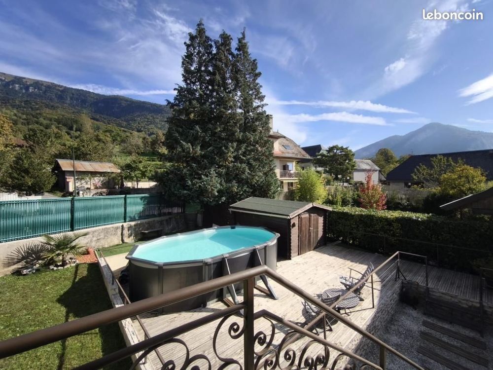 Maison 5 pièces 220 m² · à Gruffy · 220 m² · 540 000 €