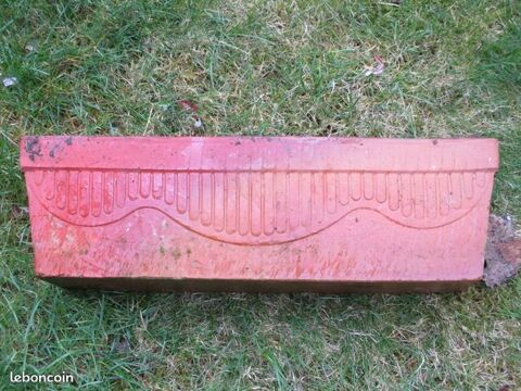 Quatre jardini�res en gr�s tr�s bon �tat 25 cm x 16 cm x 14
10 M�rignies (59)