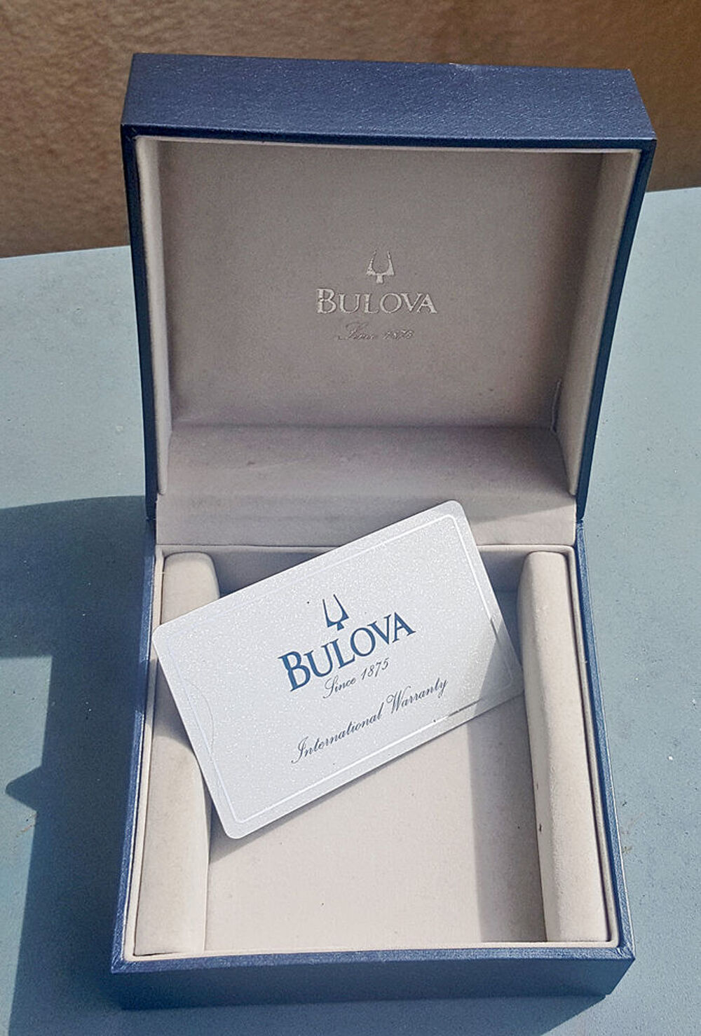 Montre plaqu&eacute; or marque Bulova avec certificat origine 
Bijoux et montres
