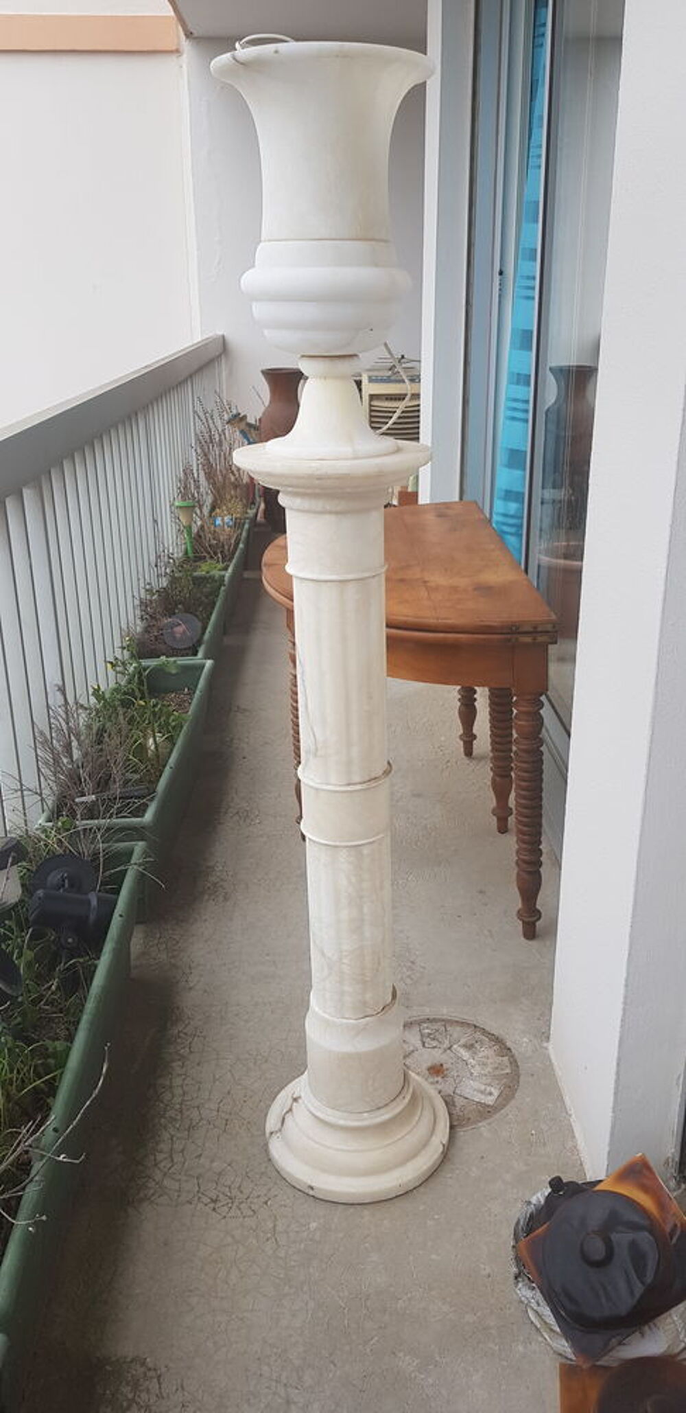 Colonne en marbre et son vase Décoration