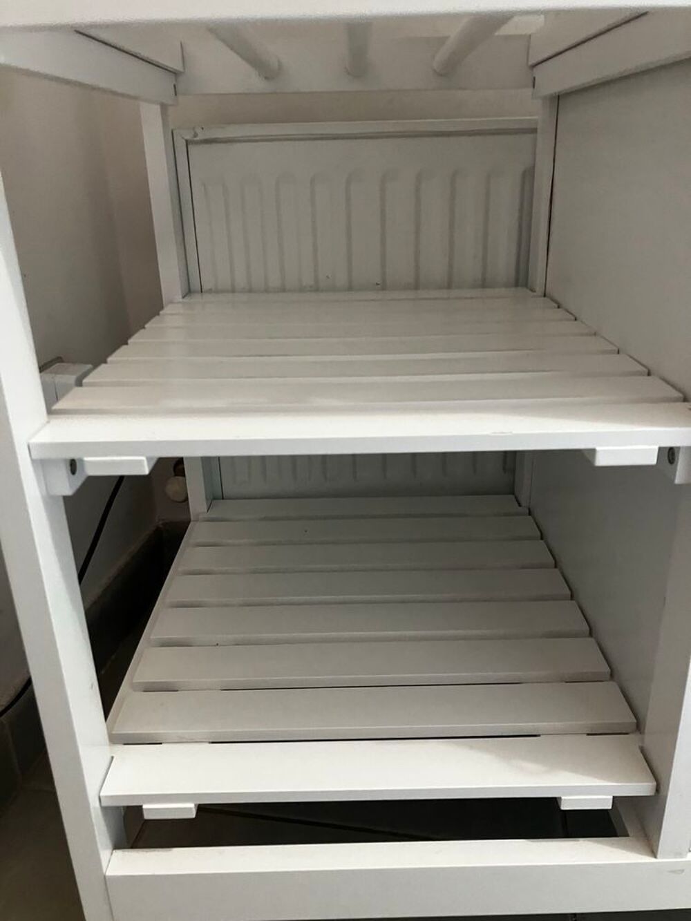 desserte &agrave; roulettes blanche rev&ecirc;tement imitation bois Meubles