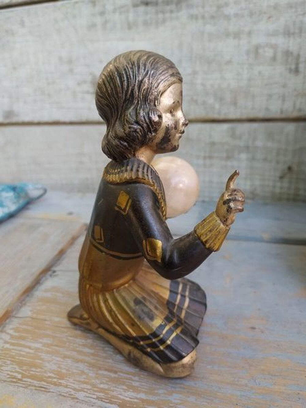 Sujet R&eacute;gule Fillette au Ballon Sculpture Art D&eacute;co 