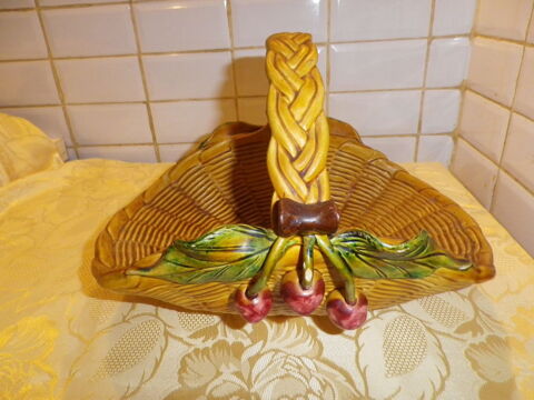 CORBEILLE DE FRUITS SIGNÉE AU VIEUX VALLAURIS  80 Fontenay-le-Fleury (78)