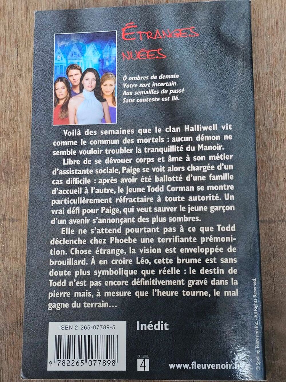 charmed &eacute;tranges nu&eacute;es Livres et BD