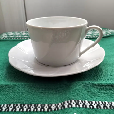 Tasse à thé en porcelaine de Limoges B&Cie (Bernardaud) 15 Tassin-la-Demi-Lune (69)