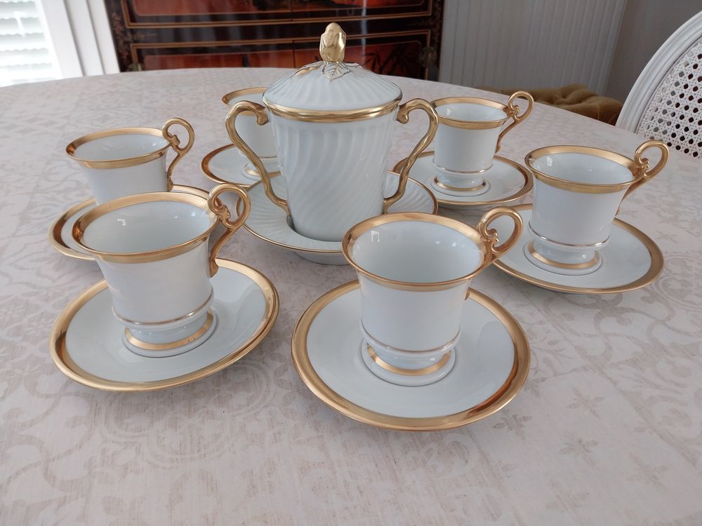 Service &agrave; caf&eacute; NAPOL&Eacute;ON en porcelaine de Limoges Giraud Décoration