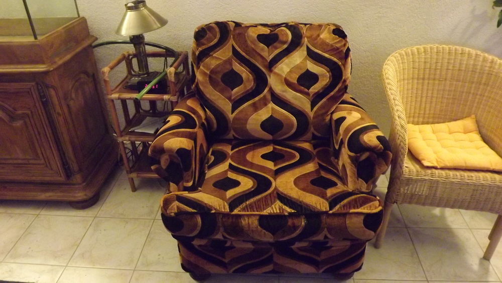 canap&eacute; convertible et deux fauteuils Meubles