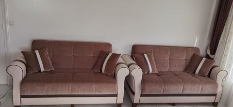 2 Canap 2 places quasi neuf trs peu utilis. 650 Sainte-Genevive-des-Bois (91)