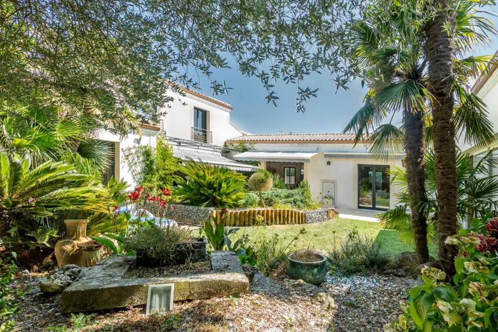 Vente Maison Maison luxueuse et calme en coeur de ville avec piscine Saujon