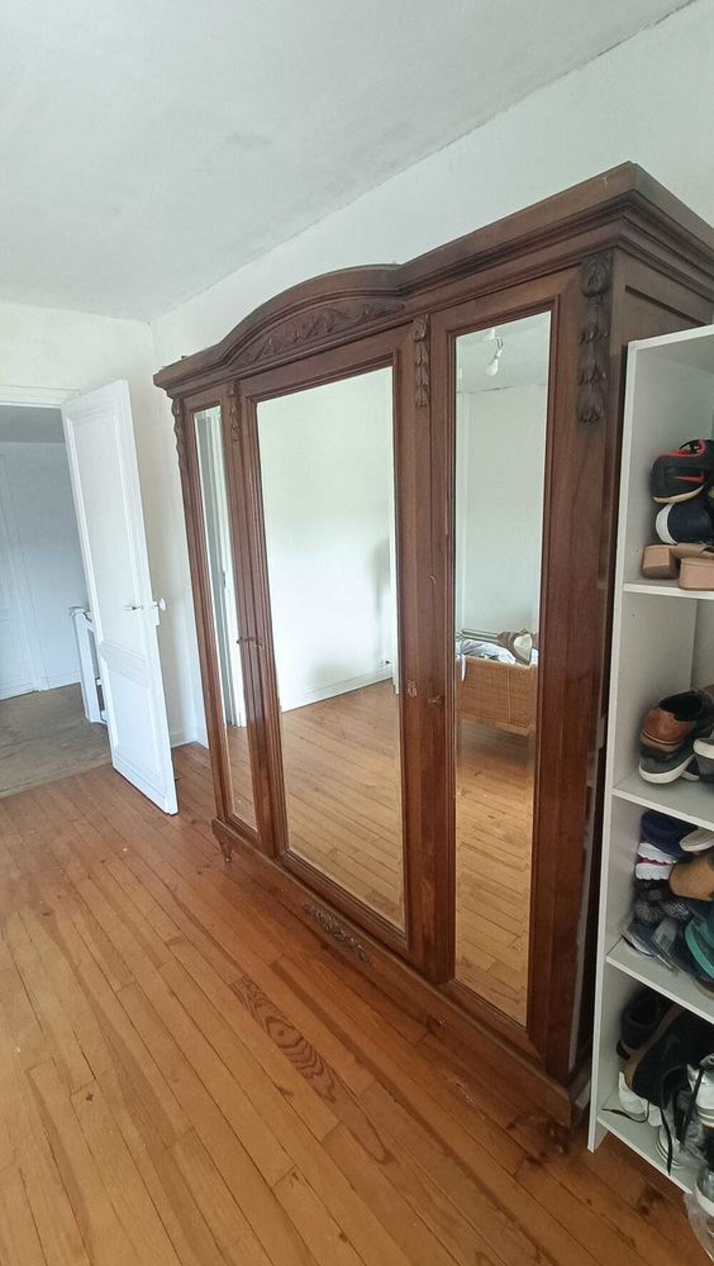Grande armoire avec miroir et &eacute;tag&egrave;res Meubles