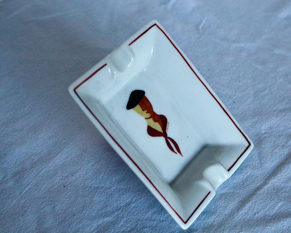 "CHECHE " CENDRIER PORCELAINE 