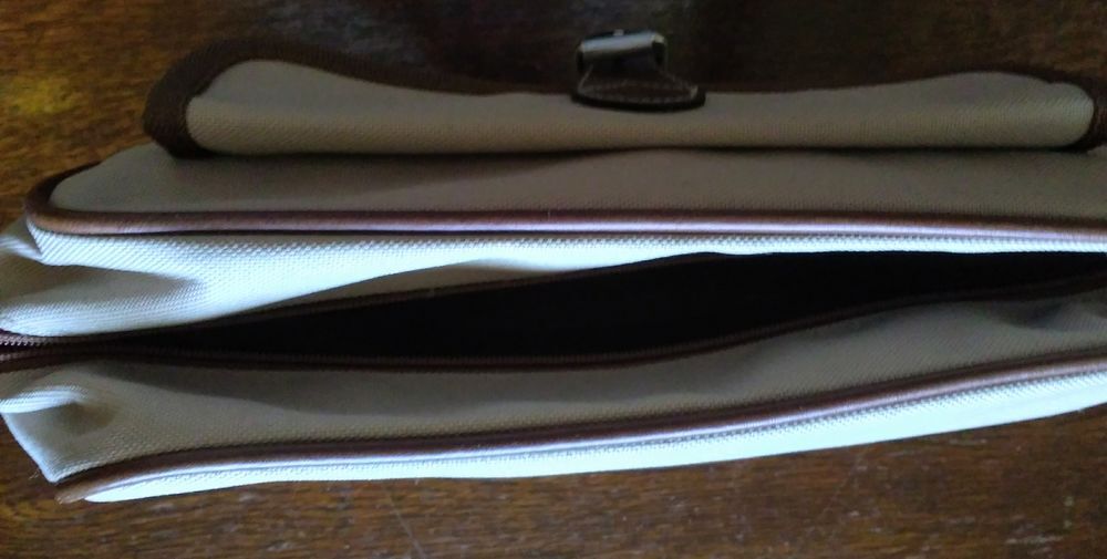 pochette pouvant s'accrocher &agrave; la ceinture Maroquinerie