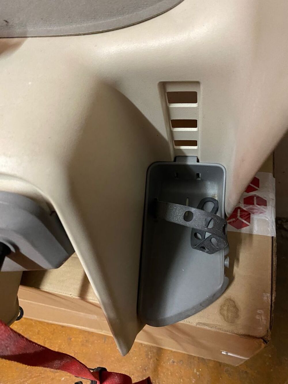 Si&egrave;ge v&eacute;lo enfant beige, manque fixation Sports