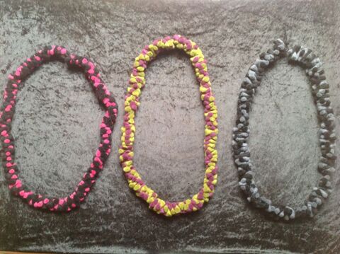 TROIS COLLIERS EN LAINE FEUTR�ES SOMBRES Envoi Possible 9 Tr�gunc (29)