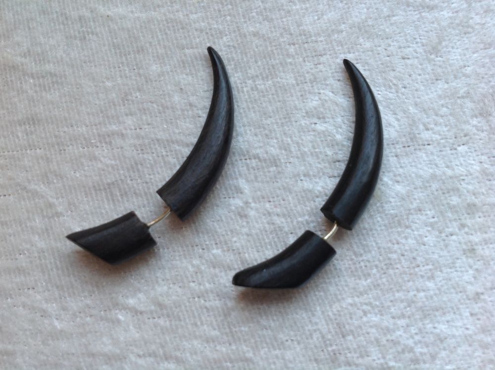 BOUCLES OREILLES CORNE FAUX PIERCING &Eacute;CARTEUR Envoi Possible Bijoux et montres