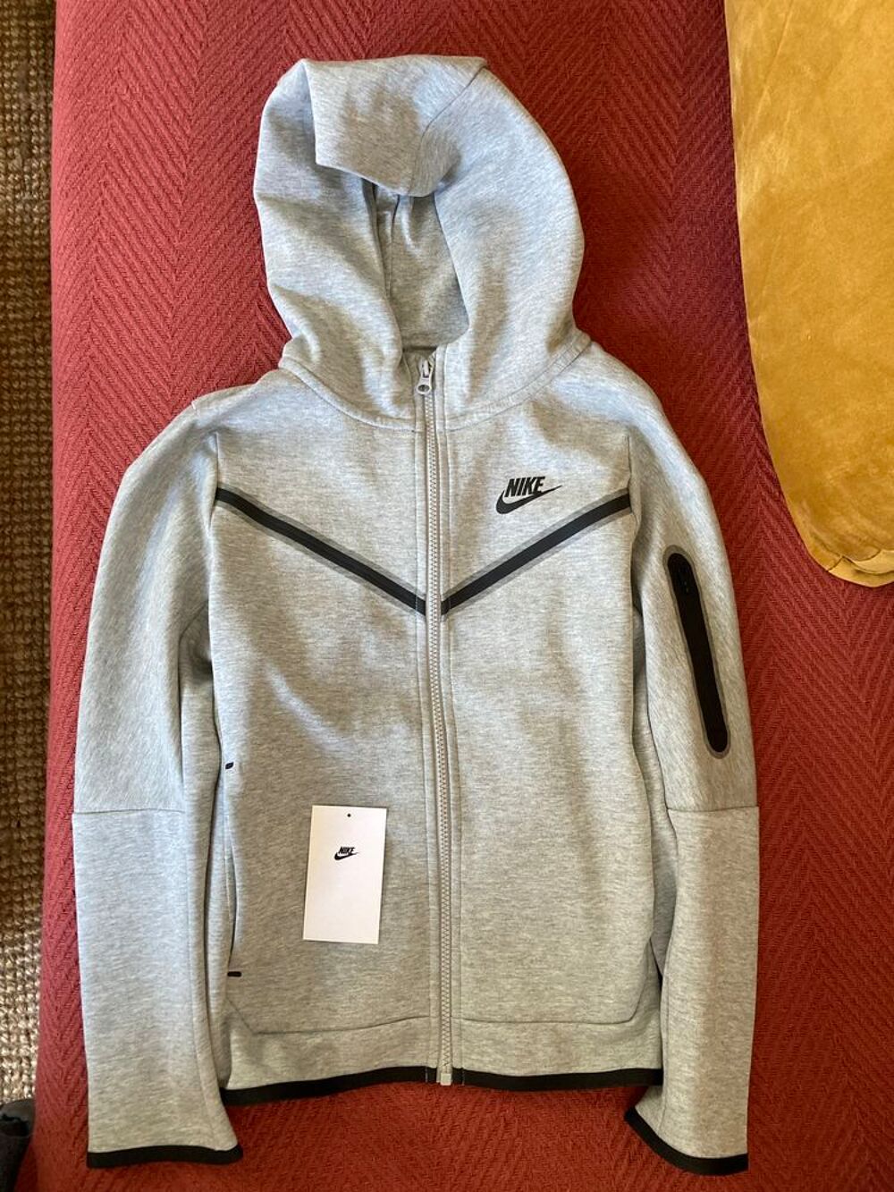 Veste Nike Tech Fleece grise taille M ado Vêtements